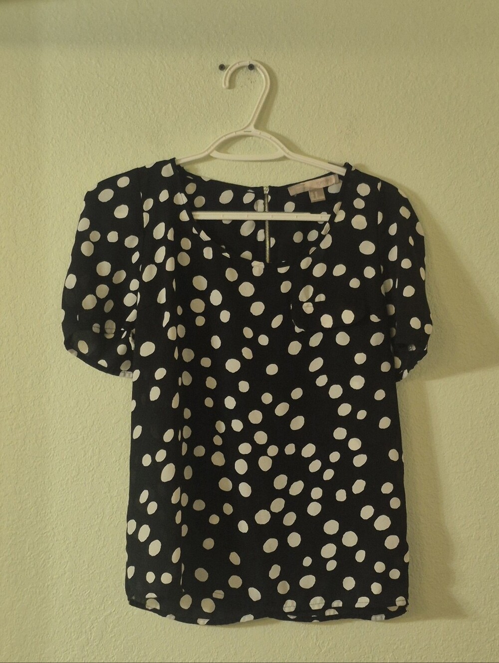 Forever 21 Black and White Polka Dot Short Sleeve Blouse